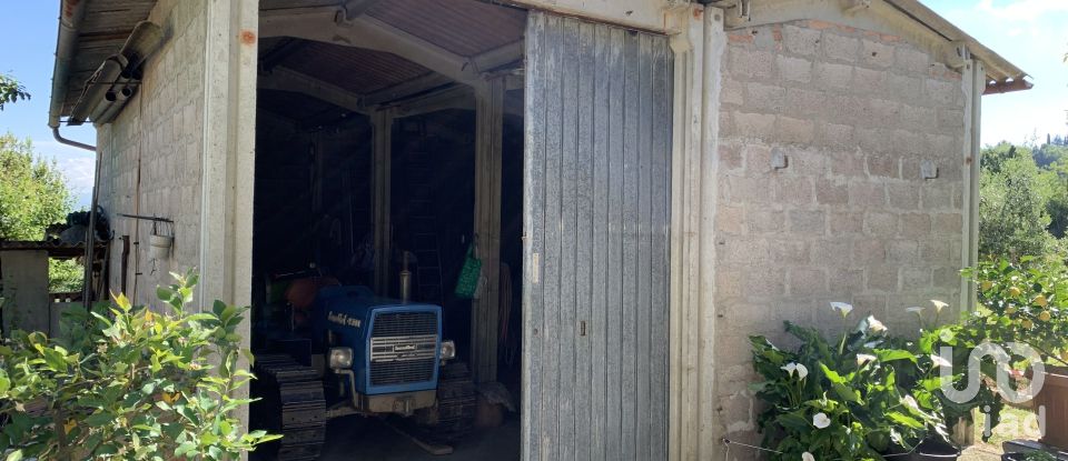 Farm 9 rooms of 203 m² in Montepulciano (53045)