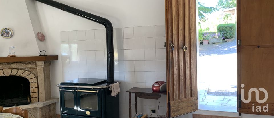 Farm 9 rooms of 203 m² in Montepulciano (53045)