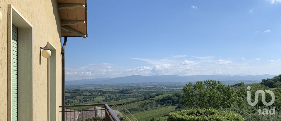 Farm 9 rooms of 203 m² in Montepulciano (53045)