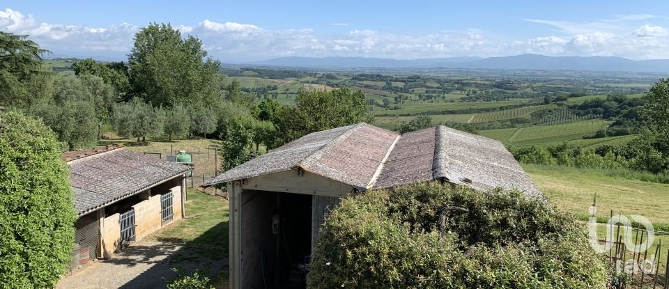 Farm 9 rooms of 203 m² in Montepulciano (53045)
