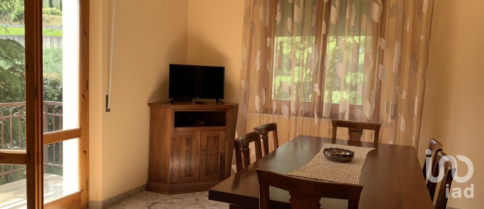 Farm 9 rooms of 203 m² in Montepulciano (53045)