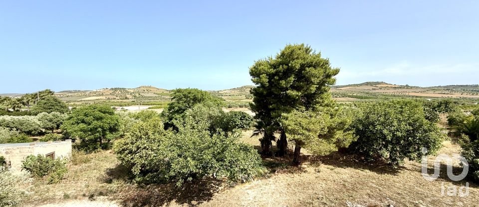 Land of 12,910 m² in Noto (96017)