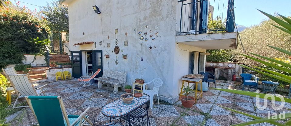 House 6 rooms of 117 m² in Scillato (90020)