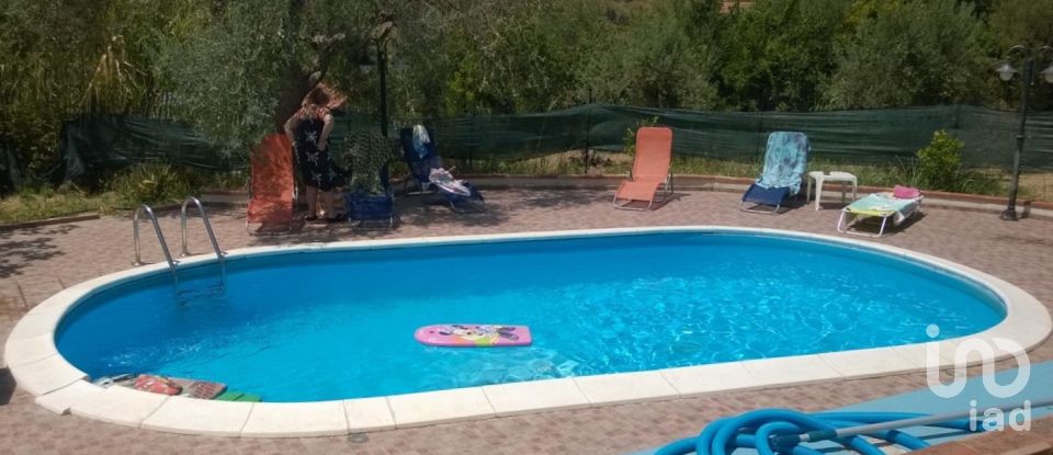 House 6 rooms of 117 m² in Scillato (90020)