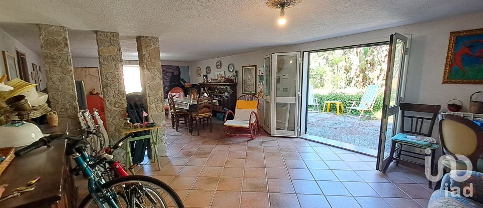 House 6 rooms of 117 m² in Scillato (90020)