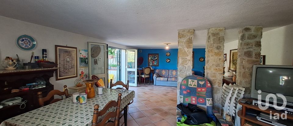 House 6 rooms of 117 m² in Scillato (90020)