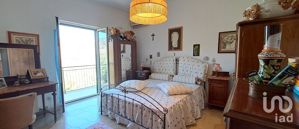 House 6 rooms of 117 m² in Scillato (90020)