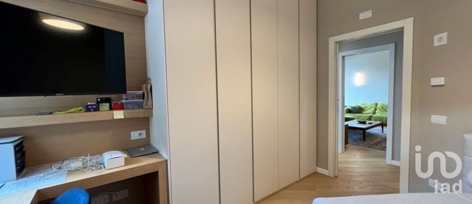 Four-room apartment of 145 m² in Campione d'Italia (22060)