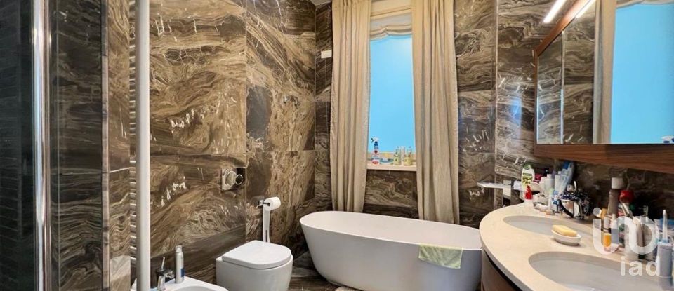 Four-room apartment of 145 m² in Campione d'Italia (22060)