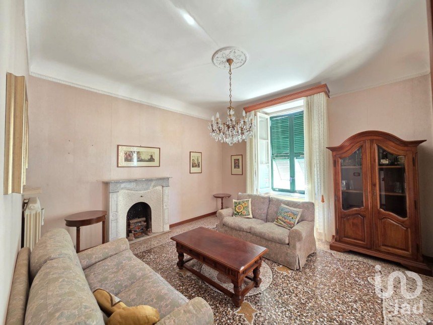 Appartamento 6 locali di 190 m² a Savona (17100)