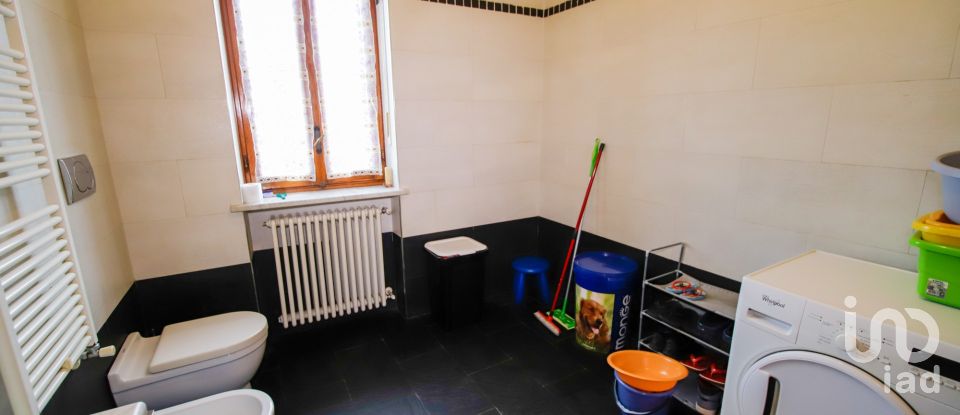 House 5 rooms of 200 m² in Leinì (10040)