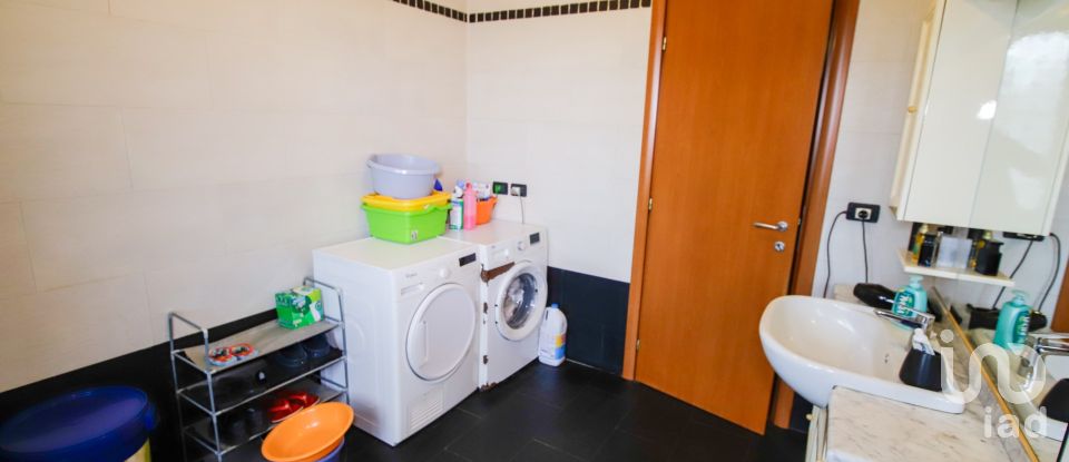 House 5 rooms of 200 m² in Leinì (10040)