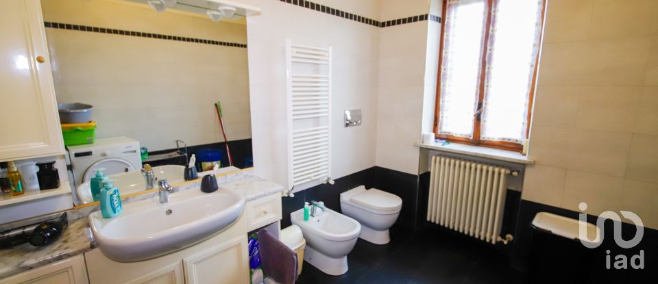 House 5 rooms of 200 m² in Leinì (10040)