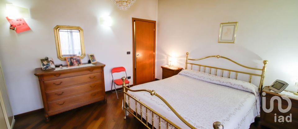 House 5 rooms of 200 m² in Leinì (10040)