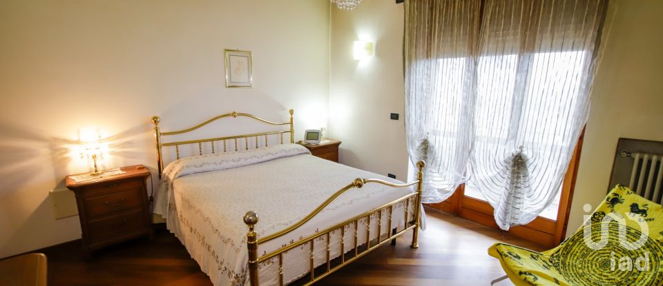 House 5 rooms of 200 m² in Leinì (10040)