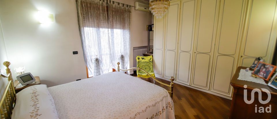 House 5 rooms of 200 m² in Leinì (10040)