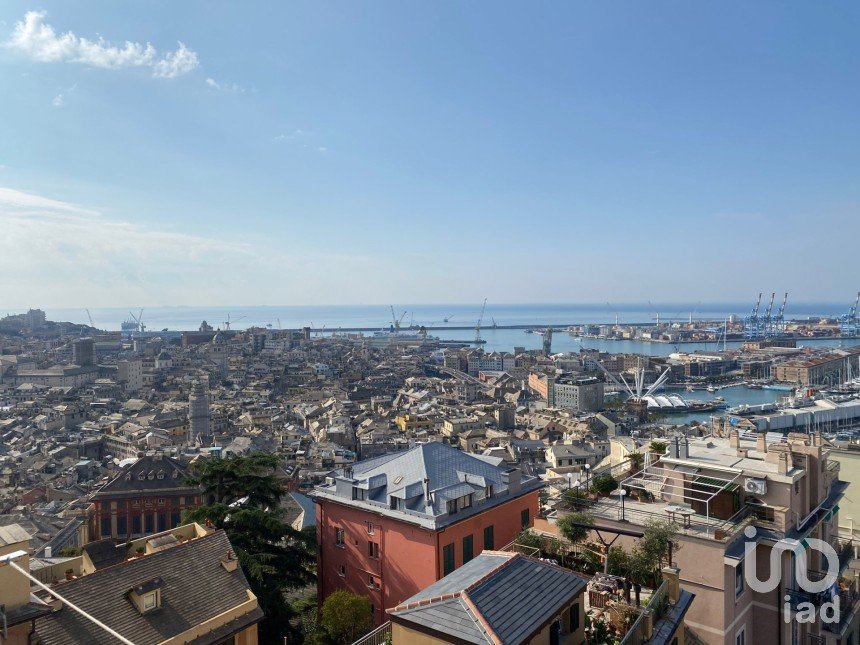 Appartamento 6 locali di 200 m² a Genova (16122)