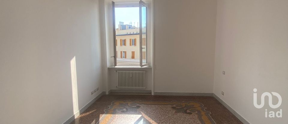 Appartamento 6 locali di 200 m² a Genova (16122)