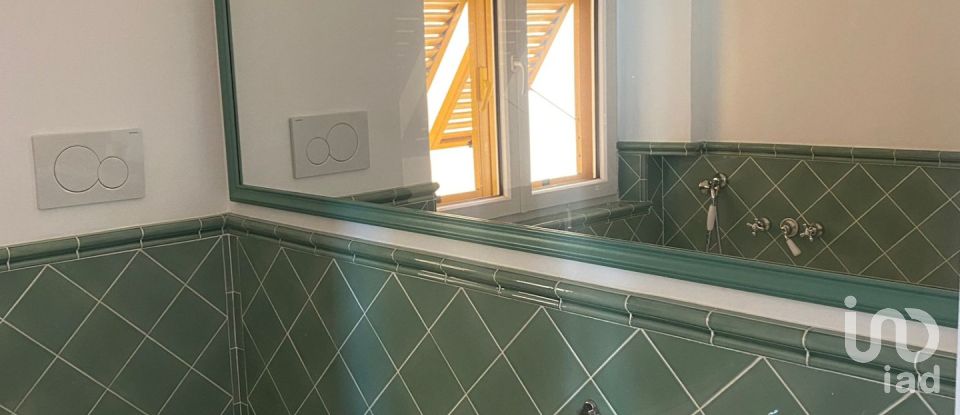 Appartamento 6 locali di 200 m² a Genova (16122)