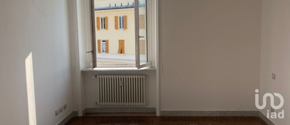 Appartamento 6 locali di 200 m² a Genova (16122)