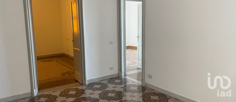 Appartamento 6 locali di 200 m² a Genova (16122)