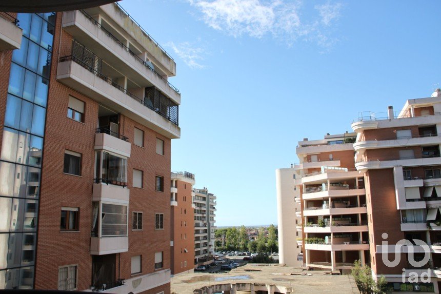 Trilocale di 92 m² a Roma (00125)