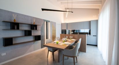 Casale 4 locali di 120 m² in Manerba del Garda (25080)