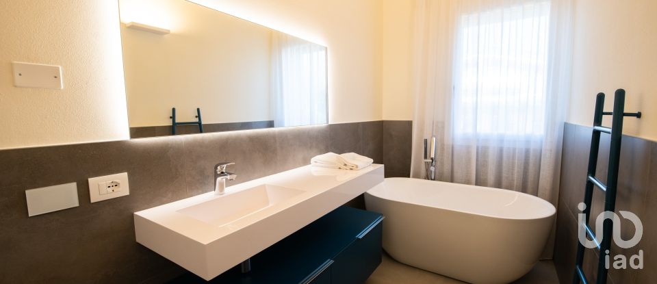 Casale 4 locali di 120 m² in Manerba del Garda (25080)