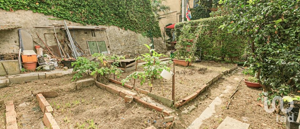 Casa indipendente / Villa 16 locali di 230 m² in Genova (16166)