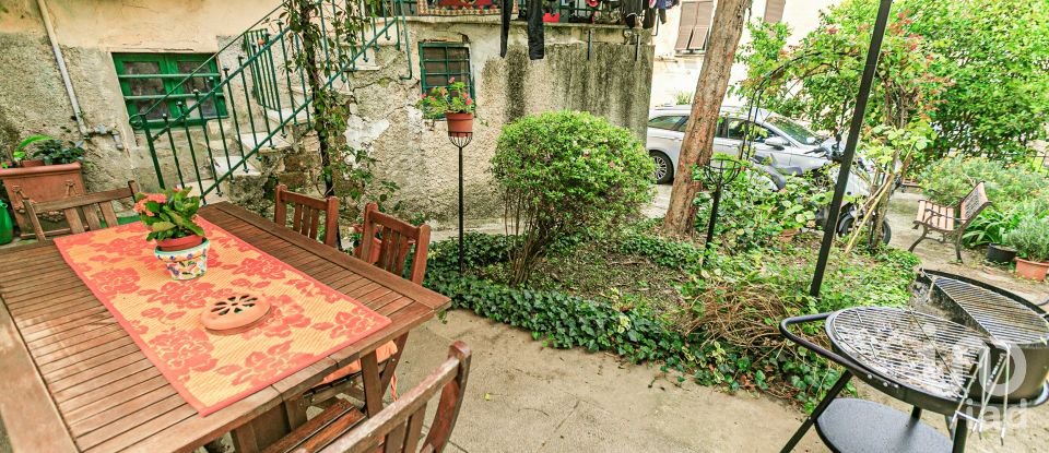 Casa indipendente / Villa 16 locali di 230 m² in Genova (16166)