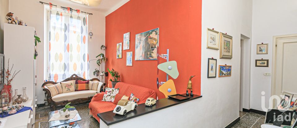 Casa indipendente / Villa 16 locali di 230 m² in Genova (16166)