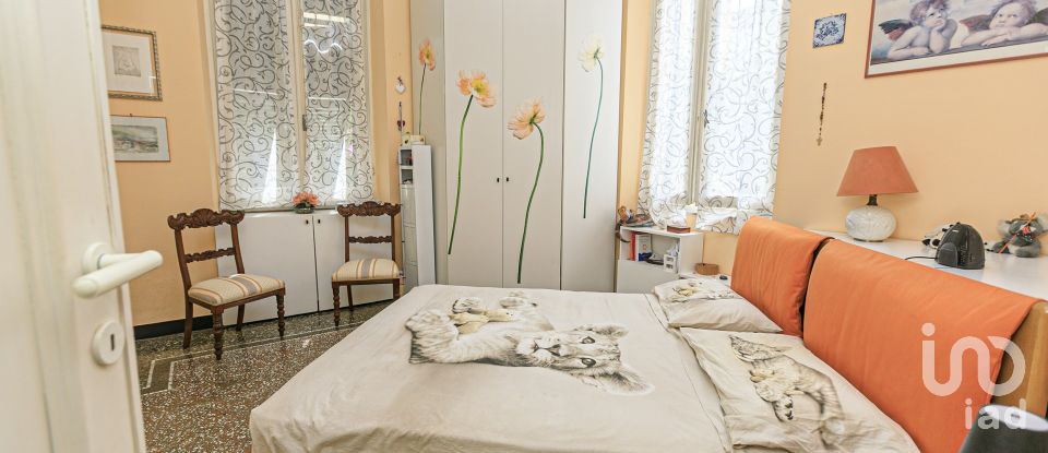 Casa indipendente / Villa 16 locali di 230 m² in Genova (16166)