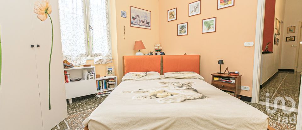Casa indipendente / Villa 16 locali di 230 m² in Genova (16166)