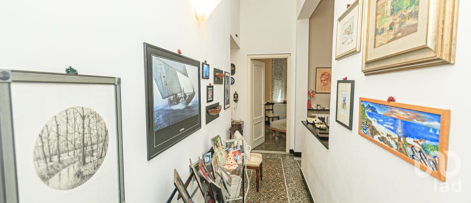 Casa indipendente / Villa 16 locali di 230 m² in Genova (16166)