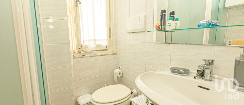 Casa indipendente / Villa 16 locali di 230 m² in Genova (16166)