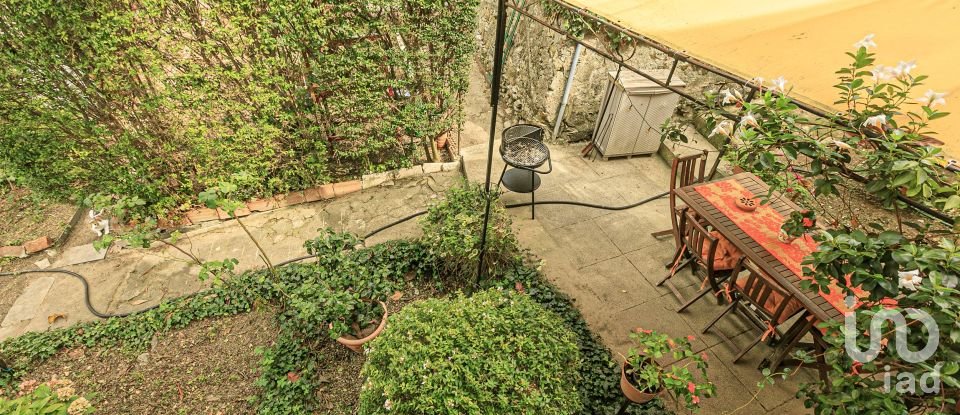 Casa indipendente / Villa 16 locali di 230 m² in Genova (16166)