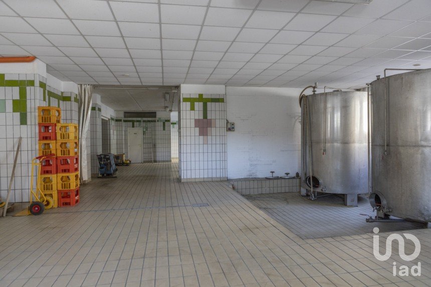 Negozio / locale commerciale di 122 m² in Recanati (62019)