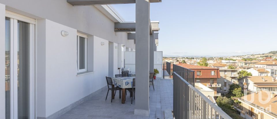 Loft 8 locali di 168 m² a Civitanova Marche (62012)