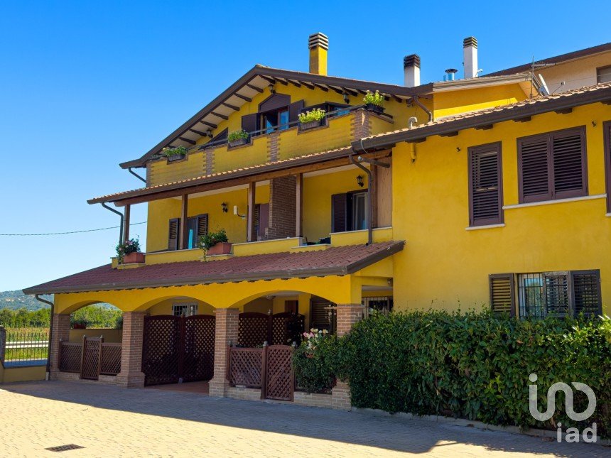 Three-room apartment of 120 m² in Bastia Umbra (06083)