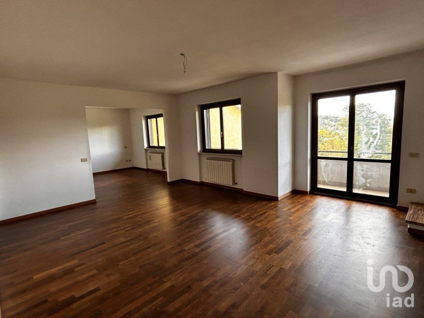 Four-room apartment of 230 m² in Fabriano (60044)