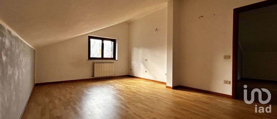 Four-room apartment of 230 m² in Fabriano (60044)