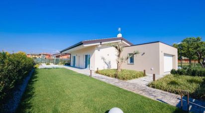 Casale 4 locali di 120 m² in Castiglione delle Stiviere (46043)