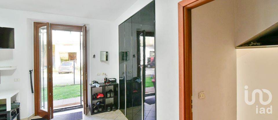 One-room apartment of 89 m² in Turate (22078)