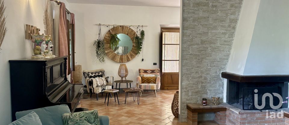 Farm 9 rooms of 239 m² in Volterra (56048)