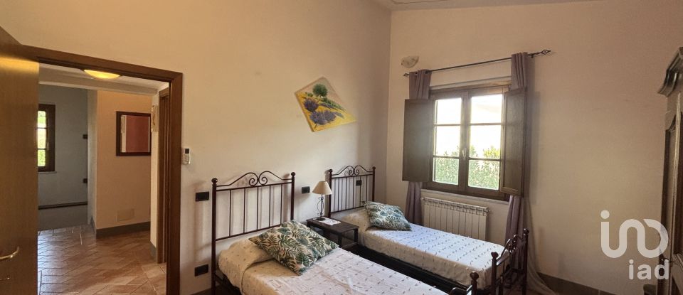 Farm 9 rooms of 239 m² in Volterra (56048)