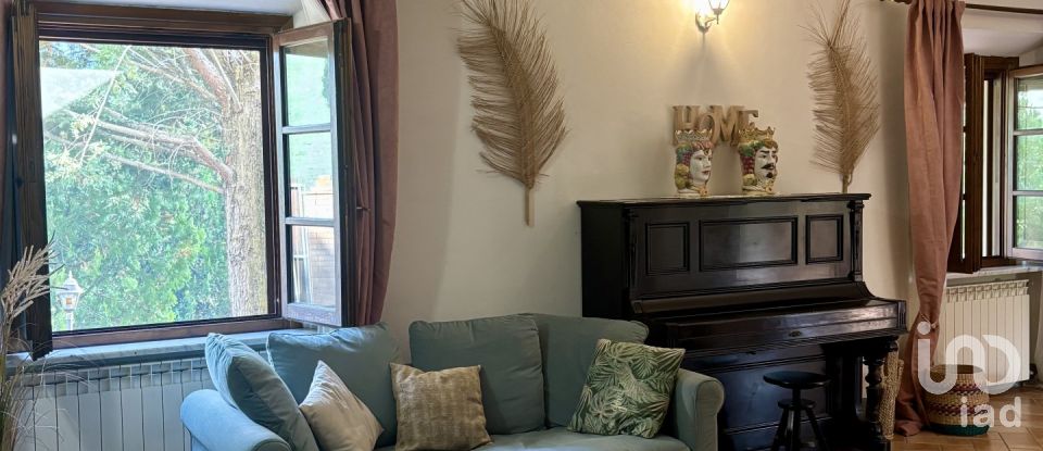 Farm 9 rooms of 239 m² in Volterra (56048)