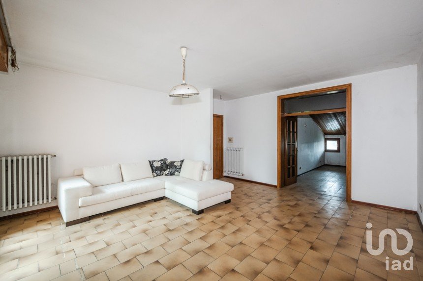 Three-room apartment of 107 m² in Finale Emilia (41034)