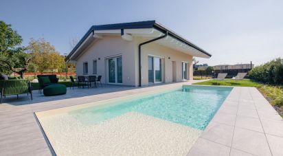 Casale 4 locali di 120 m² in Castelnuovo del Garda (37014)