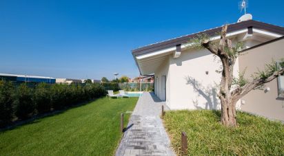 Casale 4 locali di 120 m² in Castelnuovo del Garda (37014)