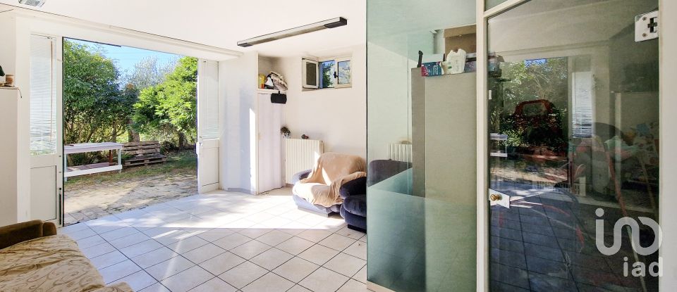 House 13 rooms of 188 m² in Corridonia (62014)